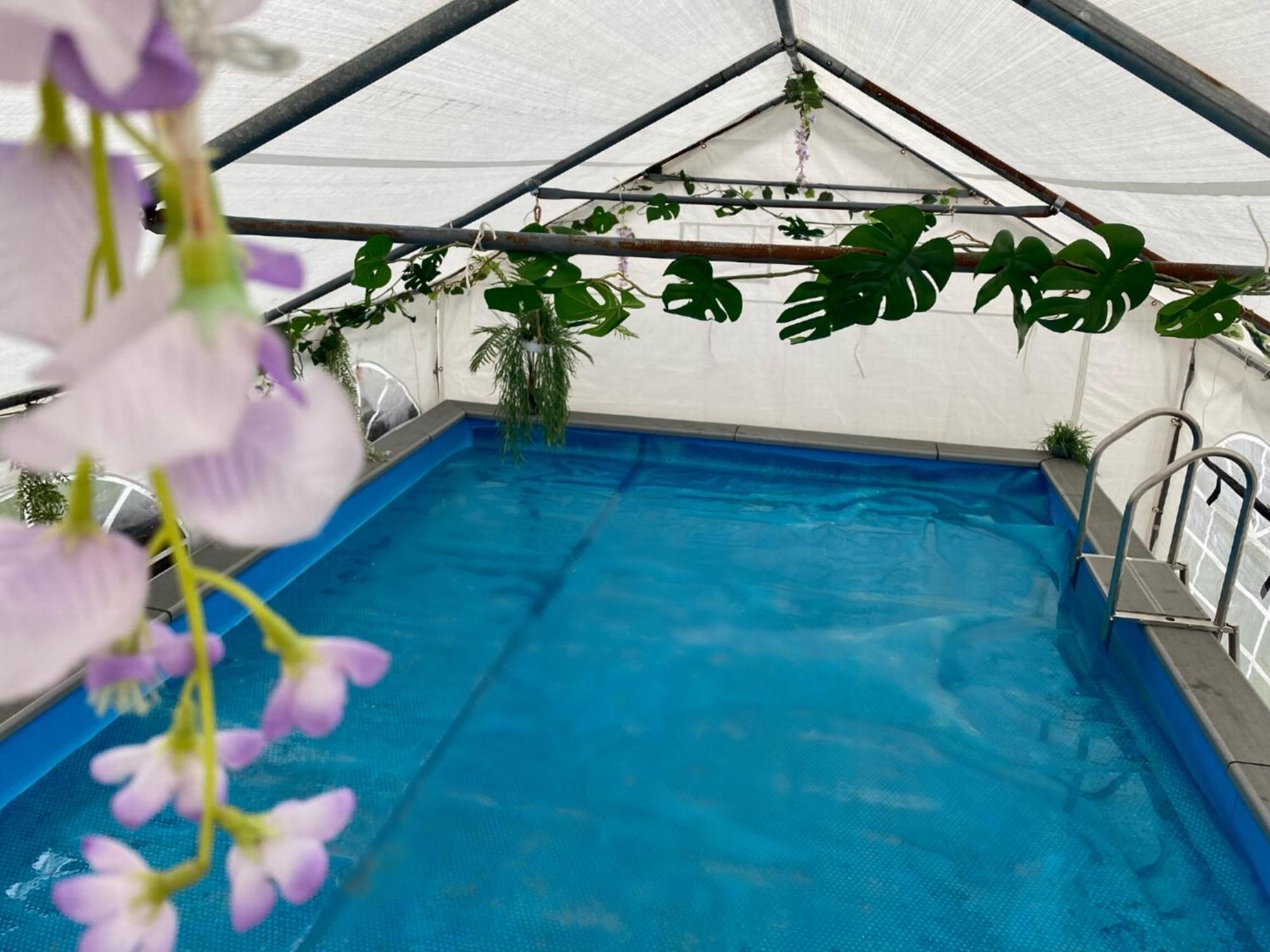 Mini Love Island Style Guest House Includes Personal Hot 24 Hour Swimming Pool, Outdoor Bathtub, Heated Dining Dome And Fire Pit, All This Is Secretly Located In The Busy Suburbs Of Nottingham Exteriér fotografie