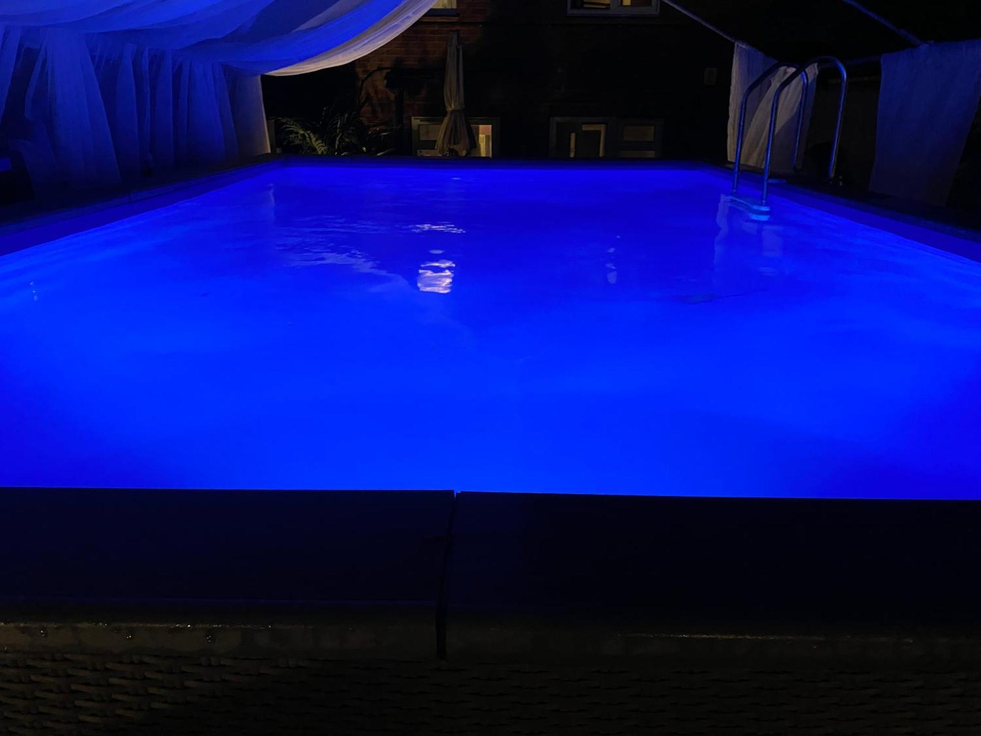 Mini Love Island Style Guest House Includes Personal Hot 24 Hour Swimming Pool, Outdoor Bathtub, Heated Dining Dome And Fire Pit, All This Is Secretly Located In The Busy Suburbs Of Nottingham Exteriér fotografie